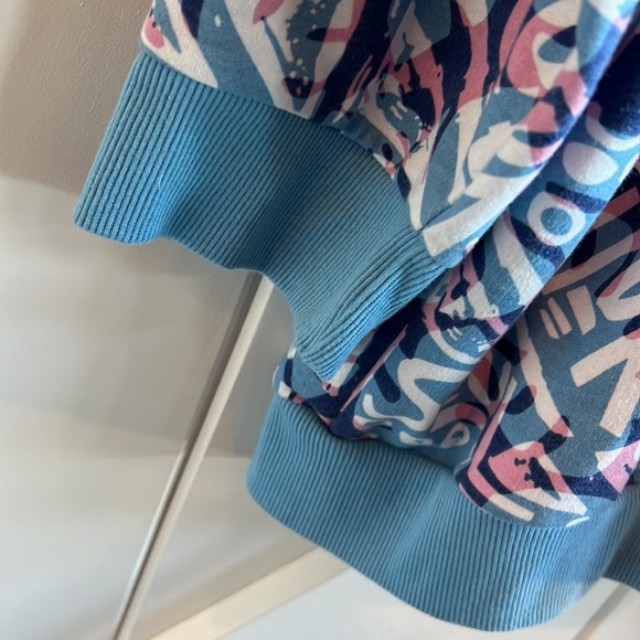 Cozy Girl to wear OVERSIZED Sweatshirt (or size 3XL) - Picture 4 of 5